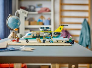 LEGO City Ambulansflygplan med läkarlabb 60465, 6 år