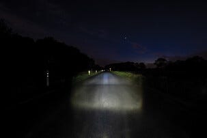 AXA Dwn 30 cykellampa fram USB, 30 lux, 50 m 