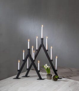 Adventsstake Oliver 5-armet LED svart metall, 55 cm