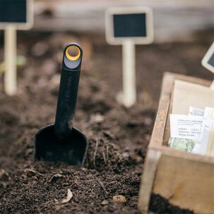 Fiskars Solid plantespade, bred