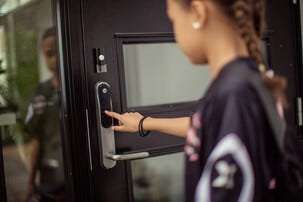 Yale Doorman Classic Home sølv, elektrisk dørlås