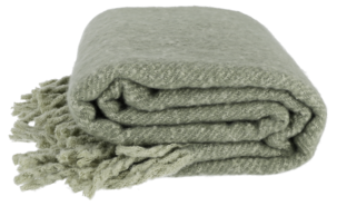 Stickad filt med fransar 127x152 cm, grön