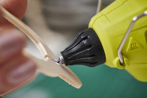 Ryobi RGLU4-0 Kuumaliimapistooli 4 V USB, 3 kuumaliimapuikkoa