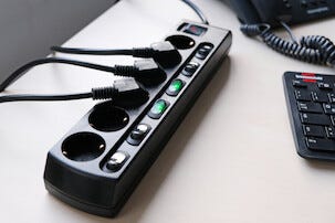 Brennenstuhl grenuttag med strömbrytare 6-vägs, svart