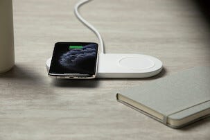 Belkin Boost Charge Dual 10 W, trådlös laddare med plats för två enheter