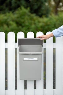 Orthex postkasse i plast med navneskilt