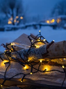 Batteridrevet lyslenke utendørs, hvitt lys