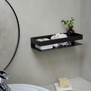 Kylpyhuoneen hylly, korkeat reunat, musta