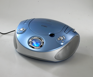 Cd-soitin ja FM-radio Exibel