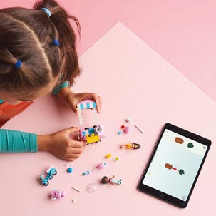 LEGO Friends Hattarakoju ja skootteri 42643, yli 6-vuotiaille