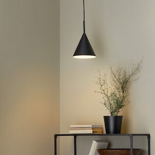 Northlight Cone lampe og vekstlys til vindu, svart