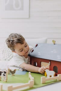 Micki bondegårsdyr i tre, fra 3 år