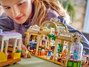 LEGO Friends Kafé med blomsterbutikk 42671, 9 år