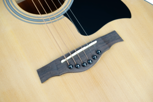 Gecko akustisk gitar med pickup og stålstrenger