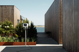 Charge Amps Aura Latausasema 2 x 22 kW