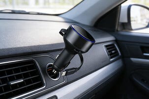 Billader 60 W USB-C med 70 cm uttrekkbar kabel