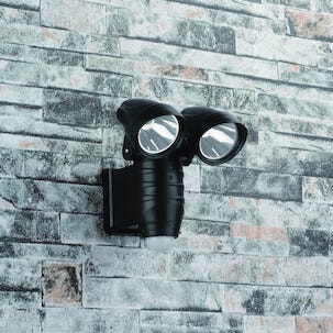 Batteridrevet vegglampe med bevegelsessensor