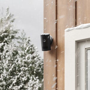 Ring Plus trådløst overvåkningskamera for utendørs bruk, 2K