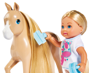 Evi Love, nukke ja hevonen