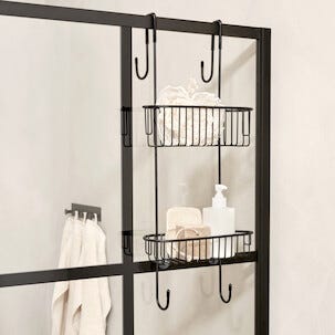 Ripustettava suihkuhylly, jossa koukut