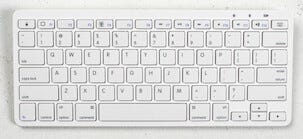 Bluetooth-tangentbord med ställ 