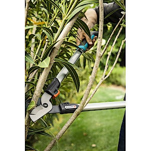 Teleskopisk grensax med sidoskär, Gardena Comfort 650BT