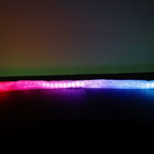 Lyslenke LED RGBIC med fluffy stoff og musikkstyring, 2 m