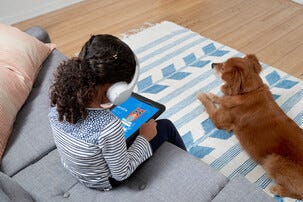 Belkin Soundform Mini trådlösa hörlurar för barn, USB-C