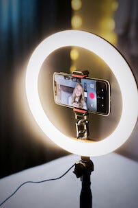 Cre8tor Video Kit -studiolaitteet vloggaamiseen