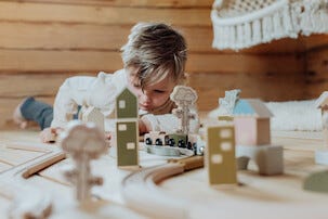 Micki klassisk tågbana i trä 23 delar, från 3 år