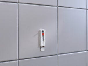 Itsekiinnittyvät ruuvit Tesa, harmaa