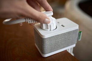 Schneider Unica bordenhet med jordet stikkontakt og 2 USB-porter