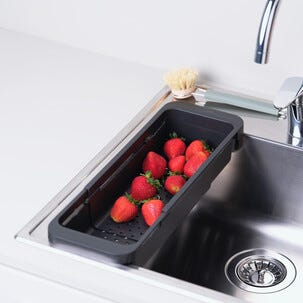 Oppvaskstativ med dørslag til oppvaskkum, uttrekkbart, svart