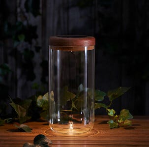 Solcellelykt i glass og tre