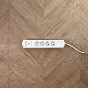 4-veis grenuttak med USB-lader