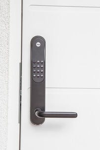 Yale Doorman Classic Home svart, elektriskt dörrlås