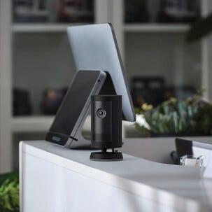 Ring Plus Plug-In overvåkningskamera utendørs 2K