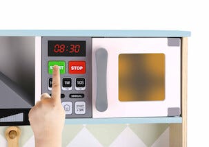 Leksakskök i trä med ljus- och ljudeffekter, från 3 år