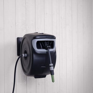 Automatisk slangetrommel til vegg, svingbar, 40 m