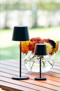 Konstsmide Vence bordlampe med USB-lading