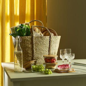 Stor flettet strandveske i strå