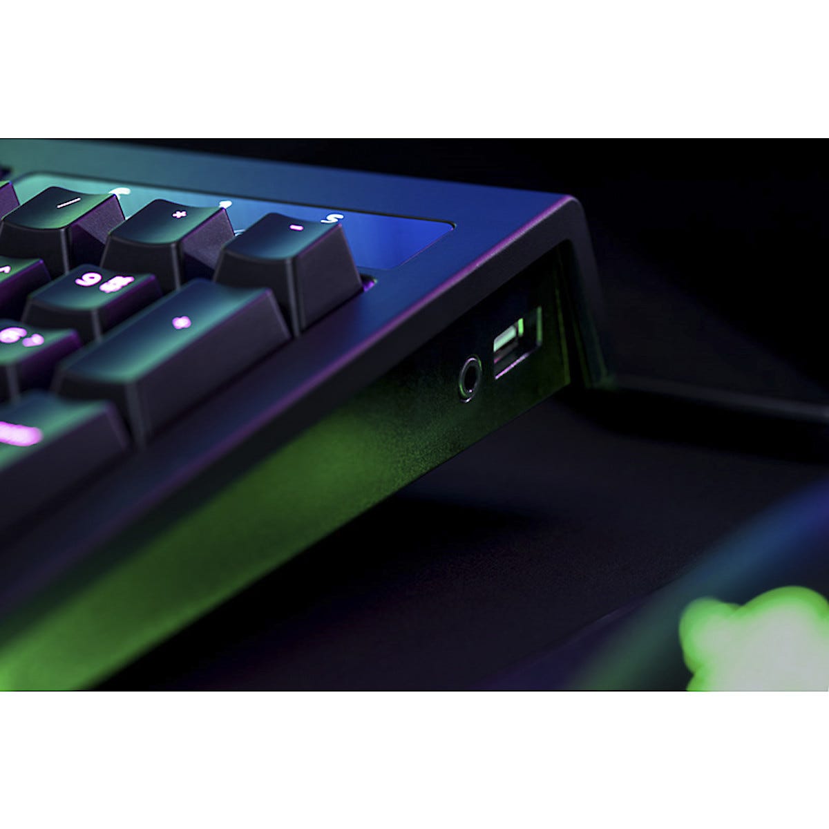 Razer BlackWidow Chroma v2, gaming tastatur green | Clas Ohlson Razer BlackWidow Chroma spilltastatur | Clas Ohlson