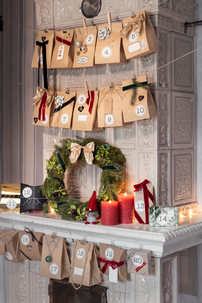 Poser med etiketter, til adventskalenderen, 1-24 