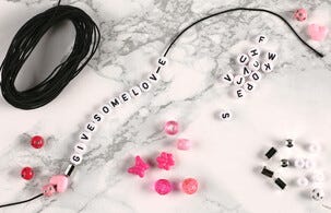 Pärlset med 1900 st. pärlor, från 5 år