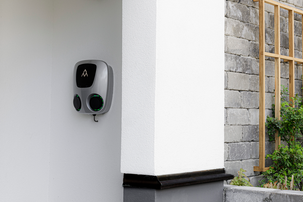 Charge Amps Aura Latausasema 2 x 22 kW