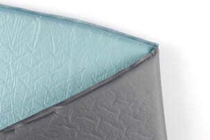 Itsetäyttyvä makuualusta