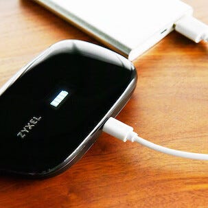 Router för mobilt bredband 4G Zyxel WAH7608