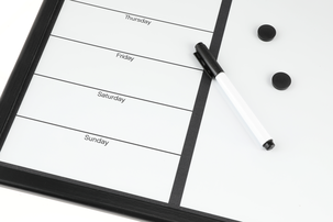 Whiteboard viikkosuunnitelmalla, mustat kehykset 60 x 40 cm