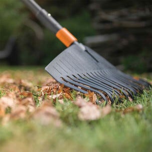 Fiskars OneClick rive til løv, plast, stor