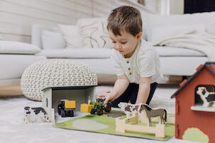 Micki Bondegård i tre, fra 3 år